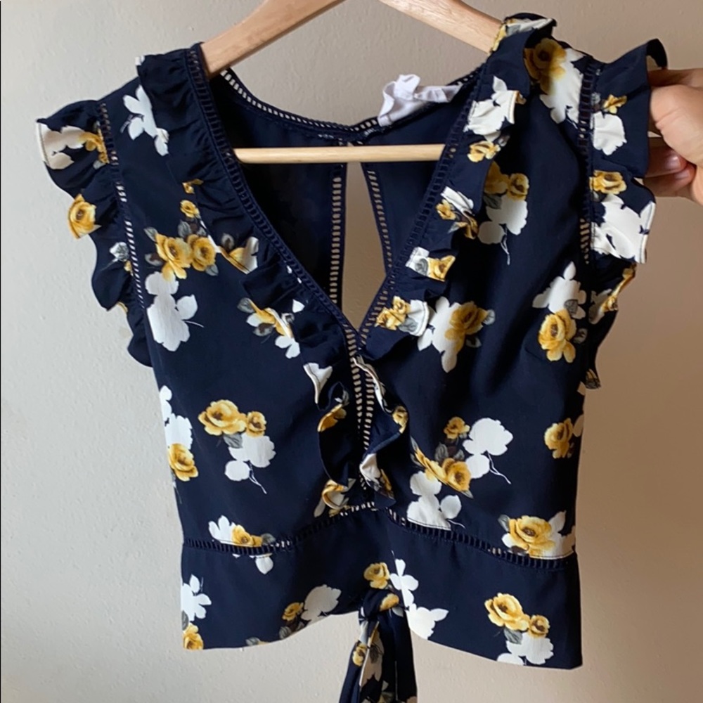 JOA romantic open back crop sleeveless blouse